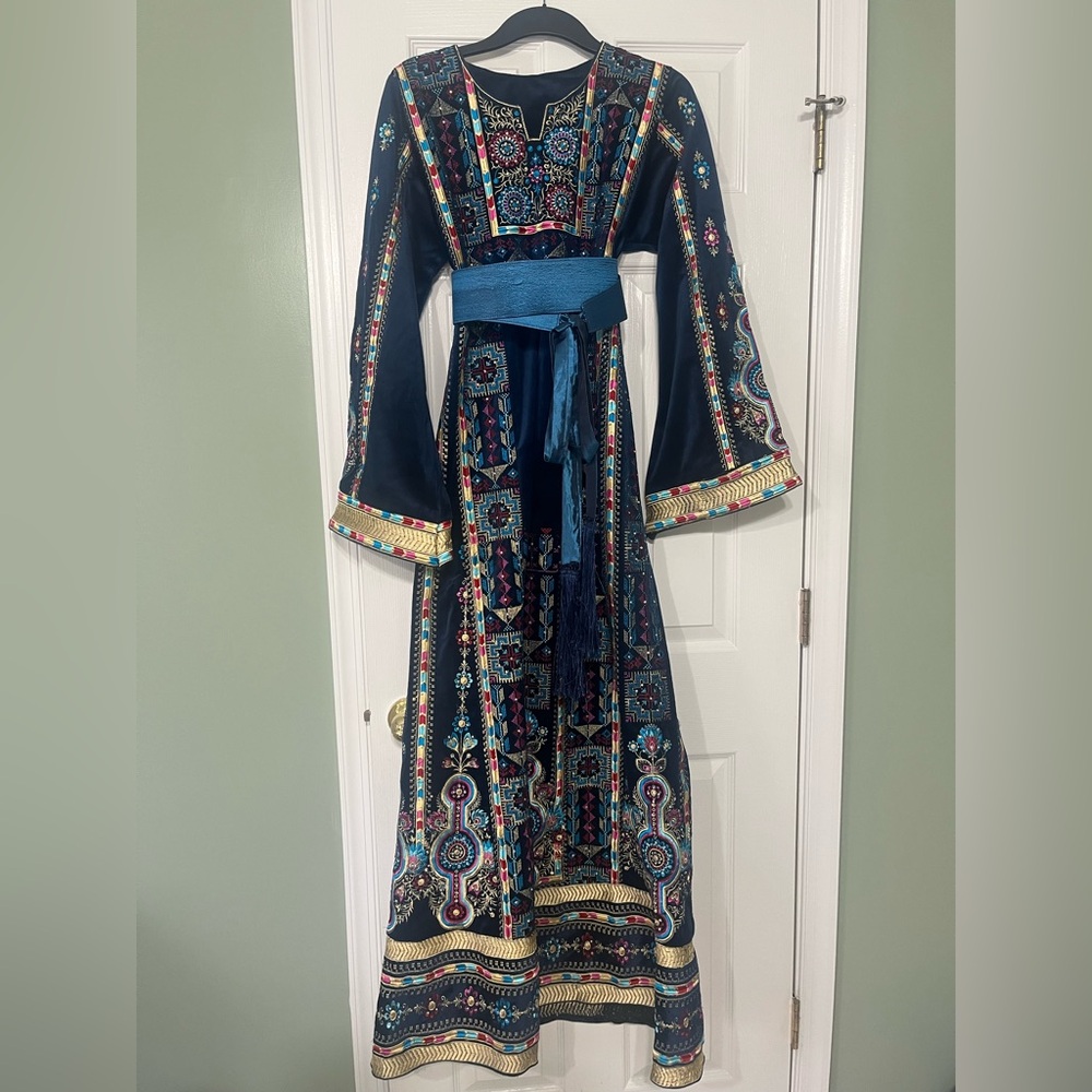 Palestinian Thobe